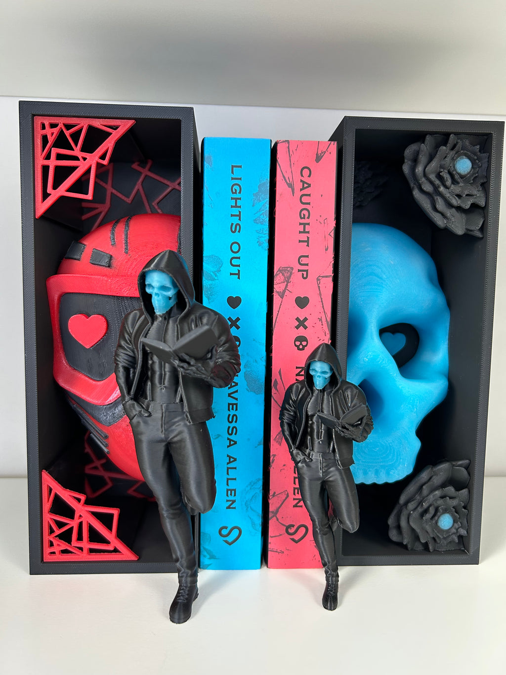 Dark Romance reader - Bookshelf decor