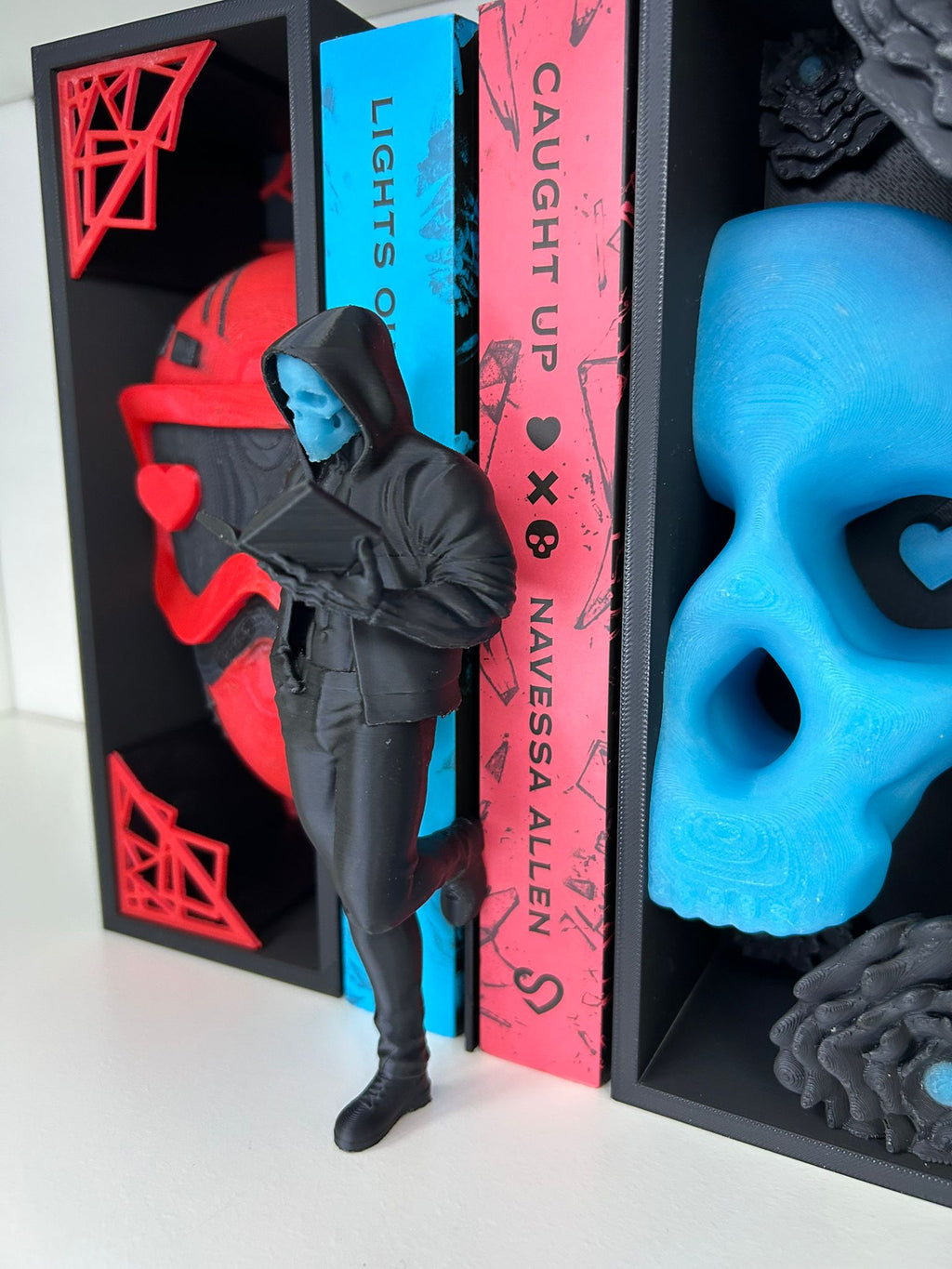 Dark Romance reader - Bookshelf decor