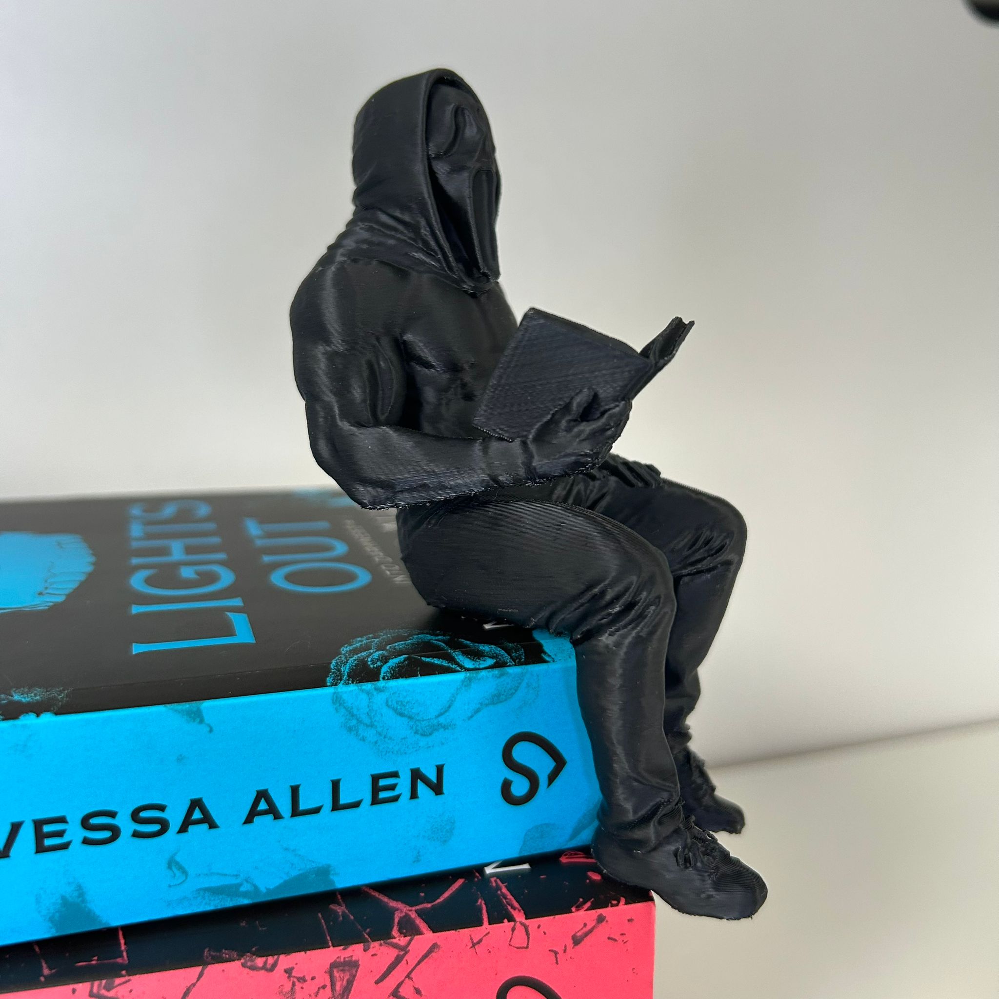 Ghostface Reader Shelf Sitter