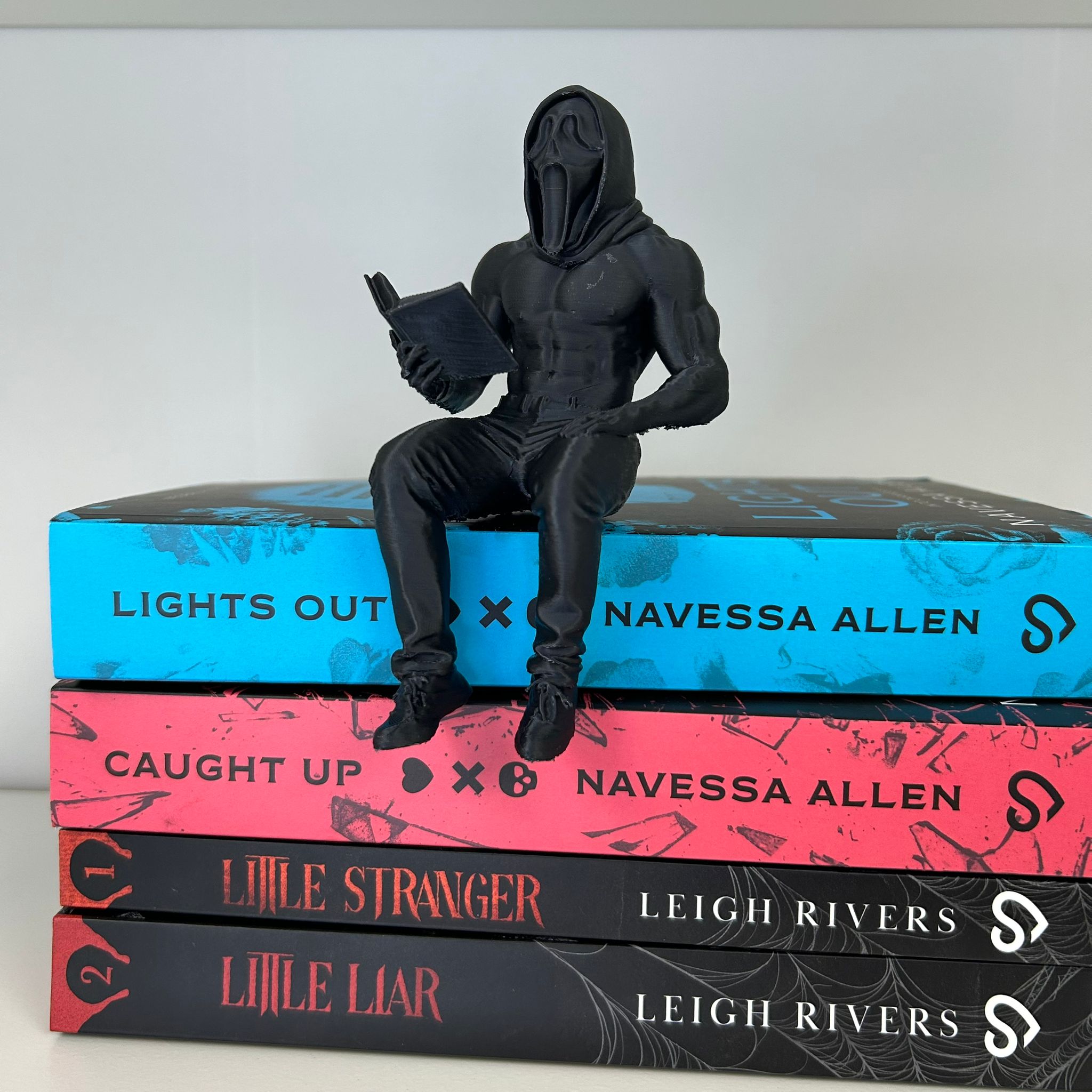 Ghostface Reader Shelf Sitter