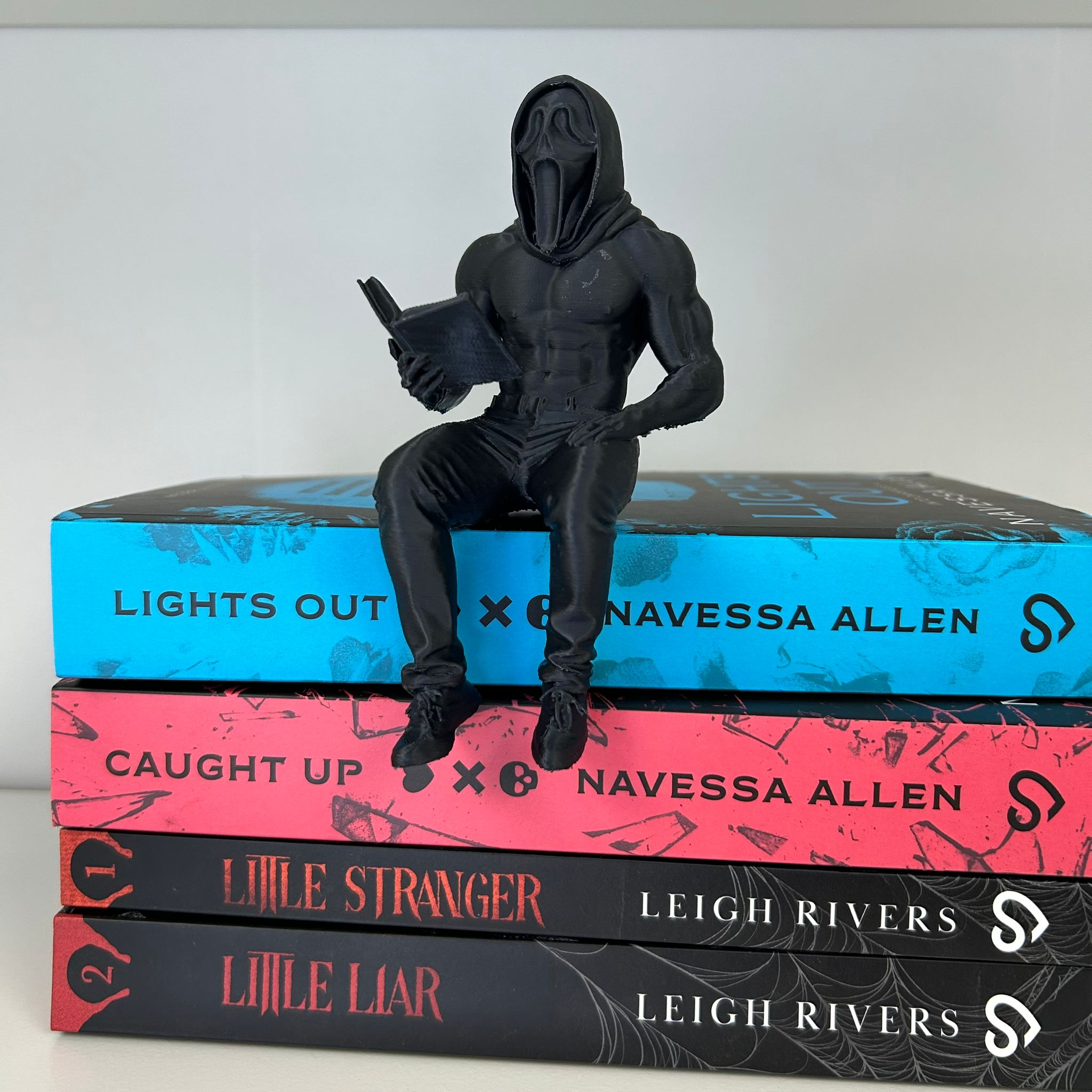 Ghostface Reader Shelf Sitter