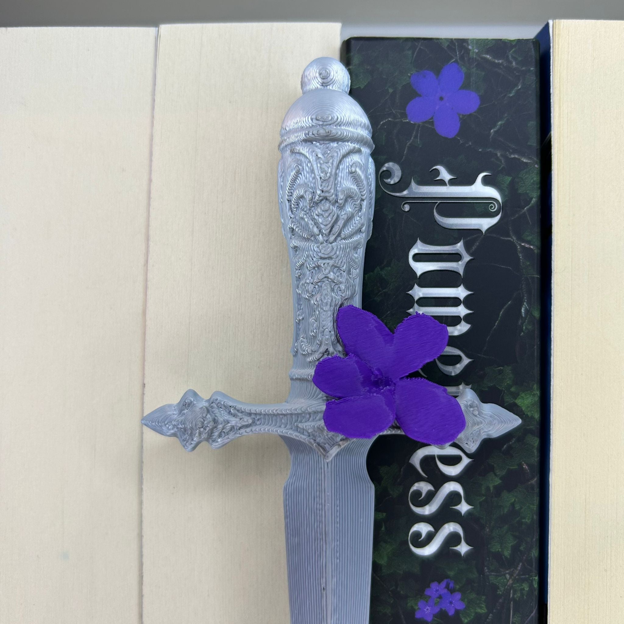 Fantasy Dolk Spine Hugger – Bookish Shelf Decor – Peek Out Book Decor