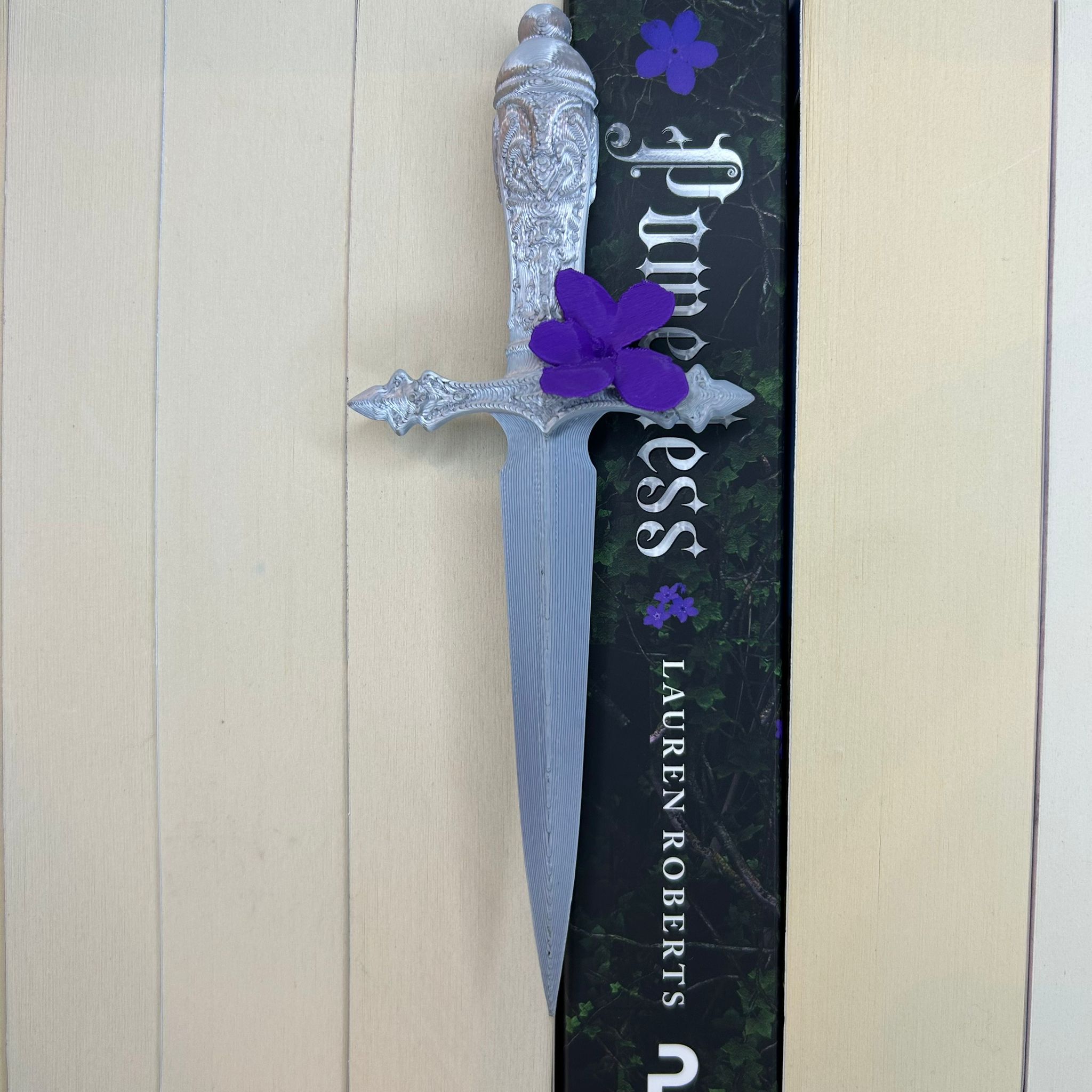 Fantasy Dolk Spine Hugger – Bookish Shelf Decor – Peek Out Book Decor